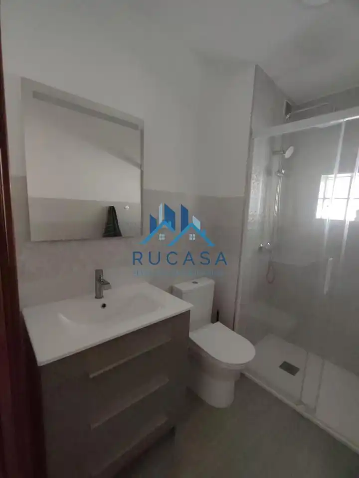 Bathroom of Flat for rent in Torrelavega 