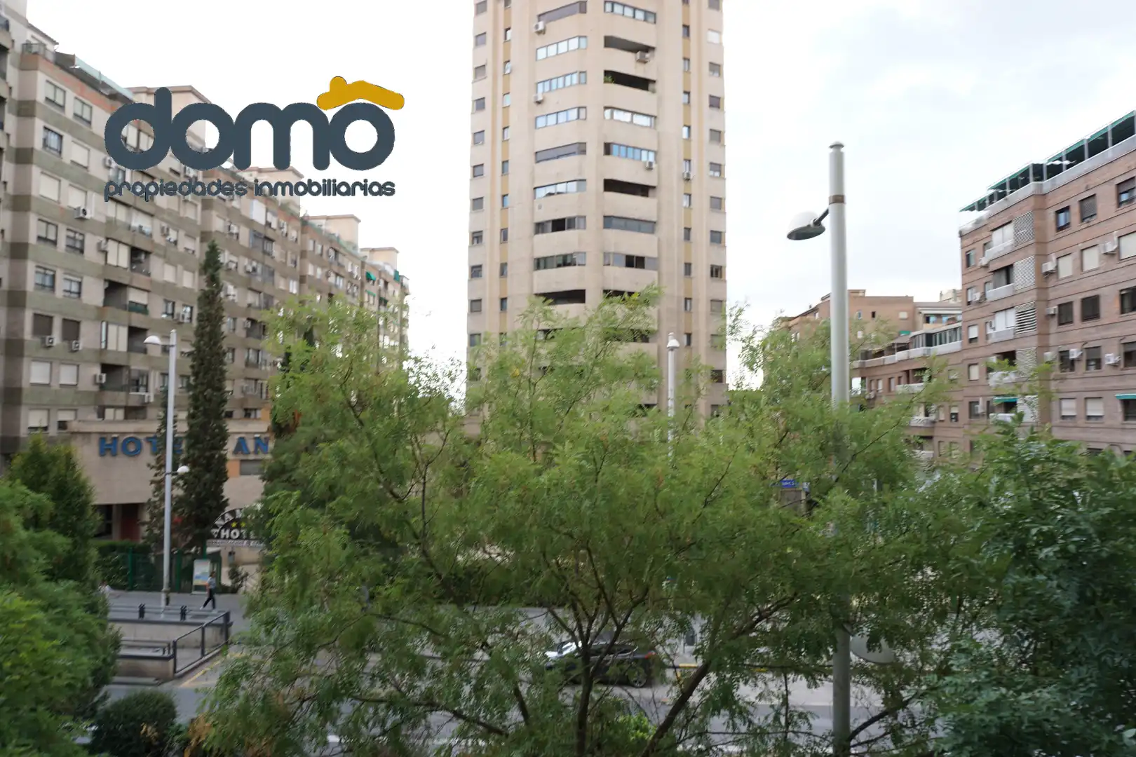 Vista exterior de Piso para compartir en Granada con Amueblado, Horno y Lavadora