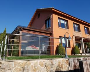 Vista exterior de Casa o xalet en venda en Nigrán amb Piscina i Balcó