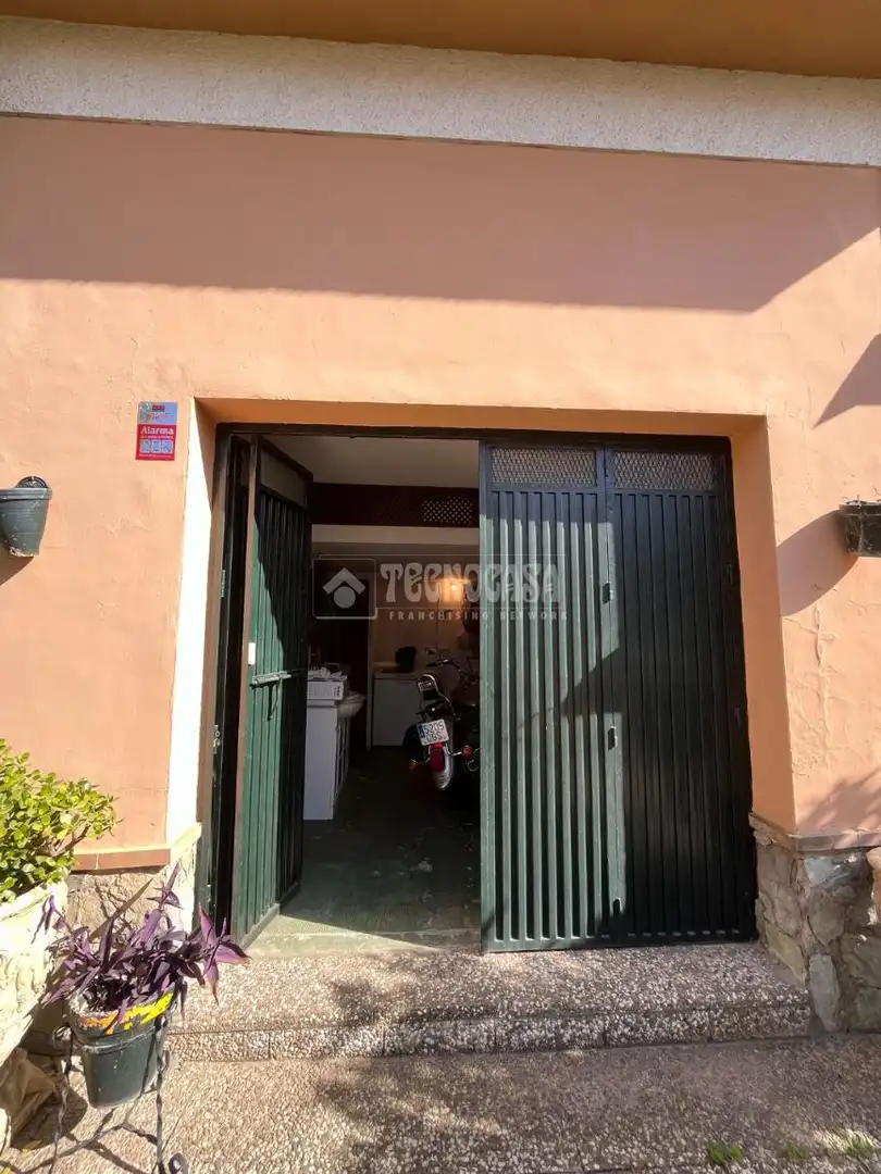Vista exterior de Casa o chalet en venta en Mairena del Alcor con Aire acondicionado, Calefacción y Piscina comunitaria