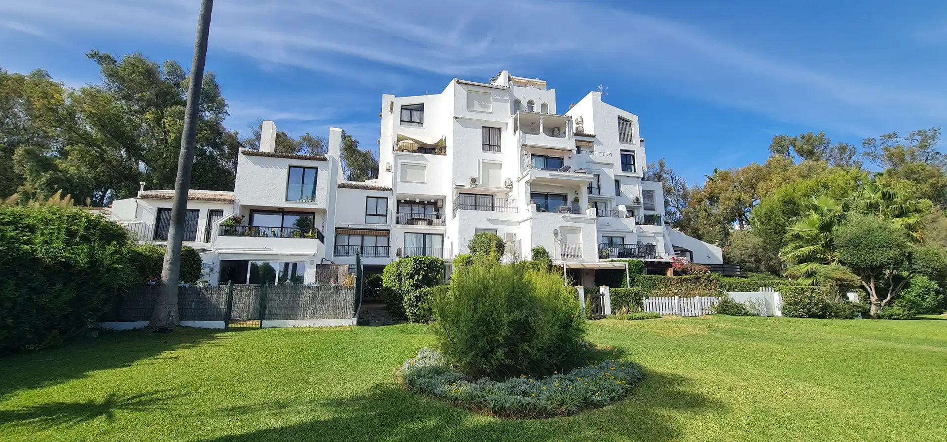 Vista exterior de Pis en venda en Casares amb Aire condicionat, Calefacció i Terrassa
