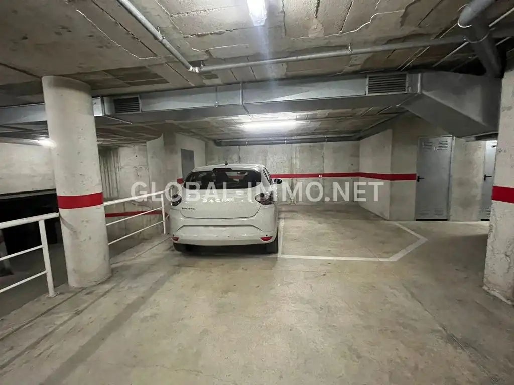 Parkplatz von Wohnungen zum Verkauf in Roses mit Klimaanlage, Heizung und Terrasse