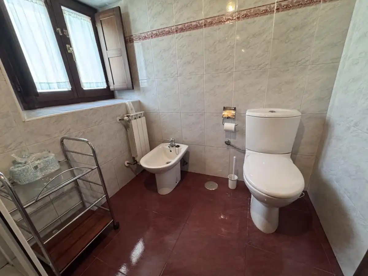 Baño de Casa adosada en venta en Llanes con Calefacción, Jardín privado y Terraza