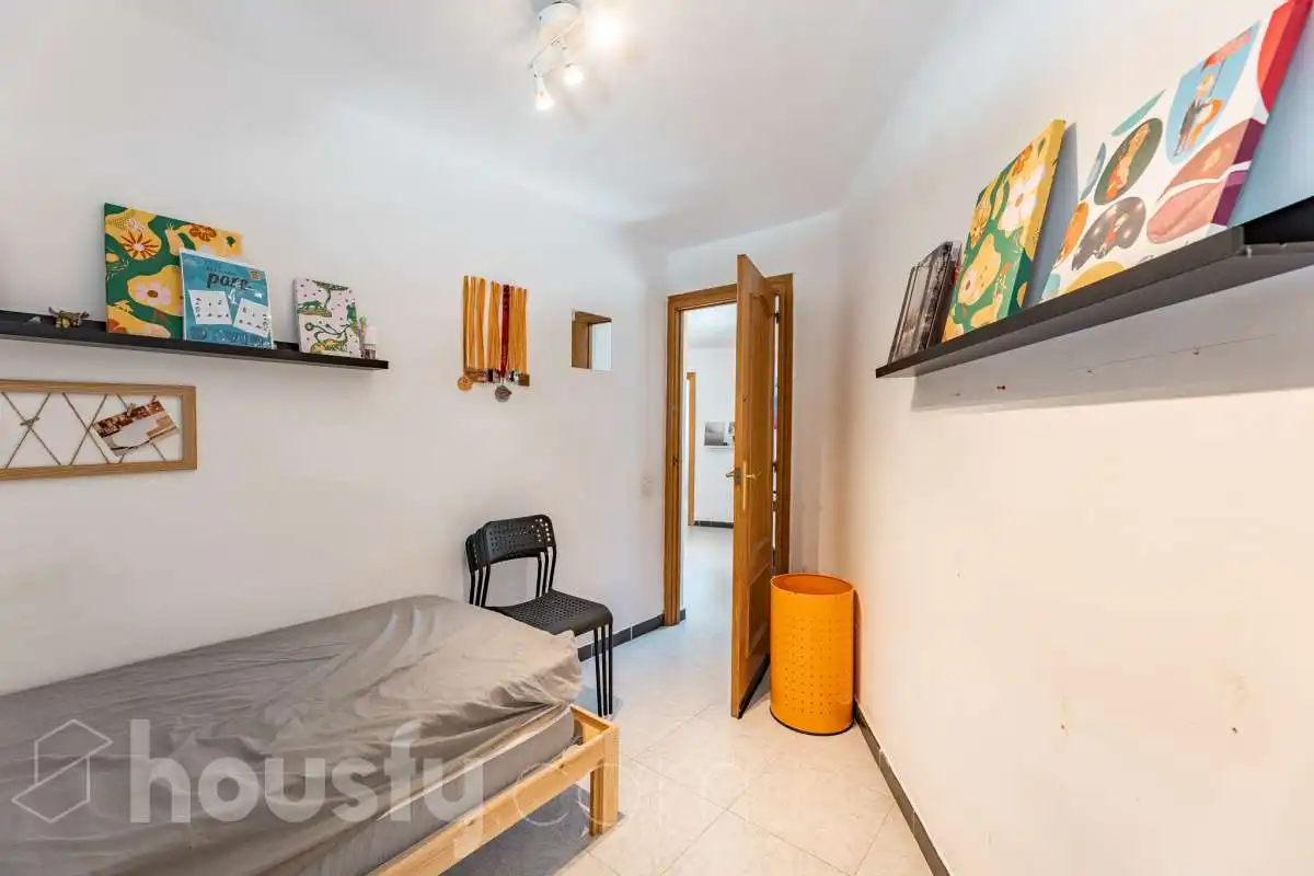 Dormitori de Apartament en venda en Gavà amb Aire condicionat, Terrassa i Moblat