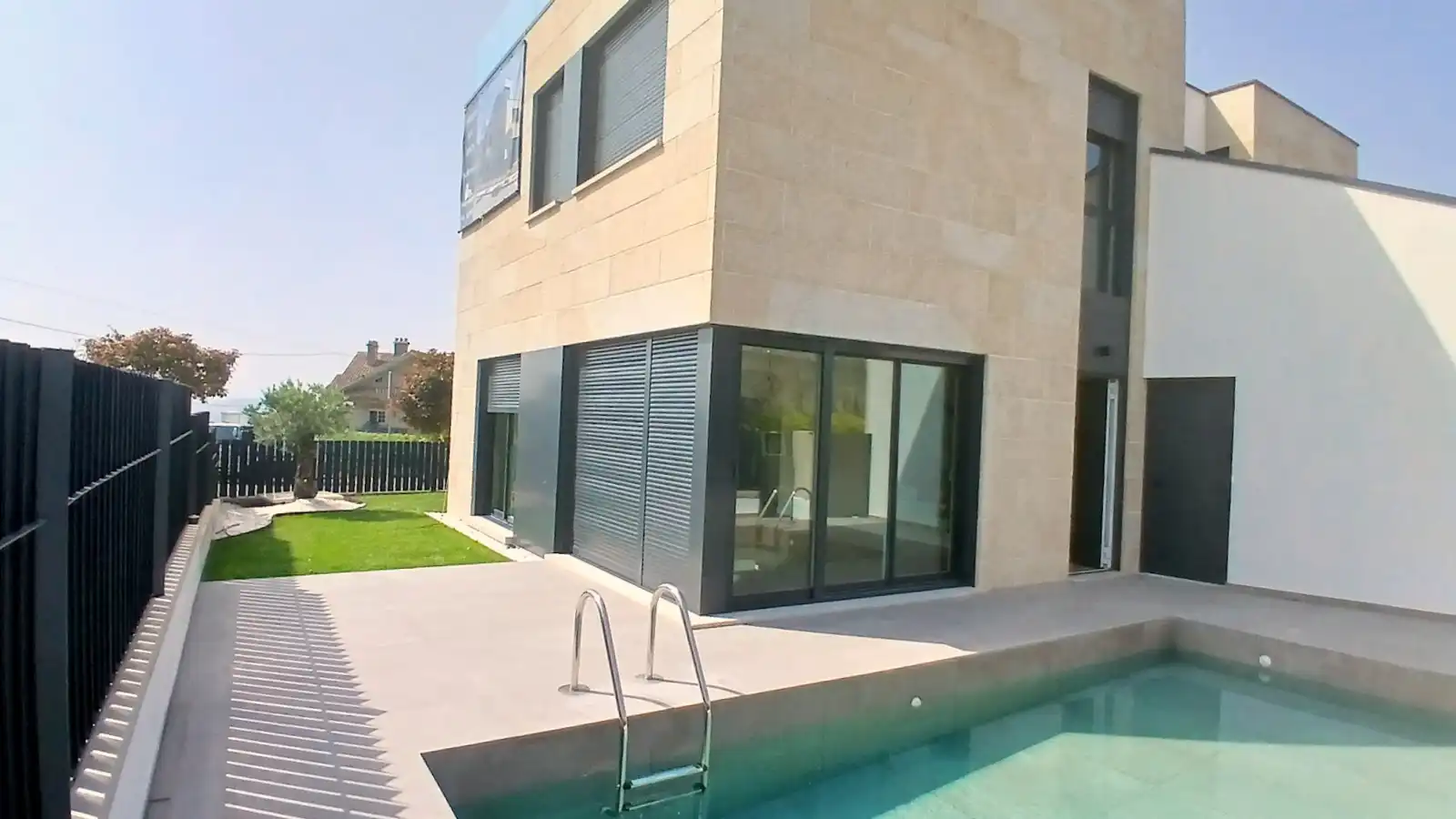 Piscina de Casa adosada en venta en Vigo  con Calefacción, Jardín privado y Piscina