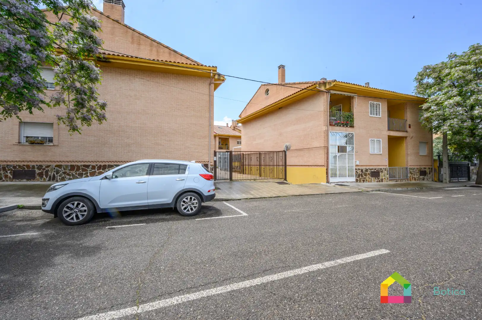 Exterior view of Detached homes for sale in Esquivias  with Air Conditioner, Heating and Balcony