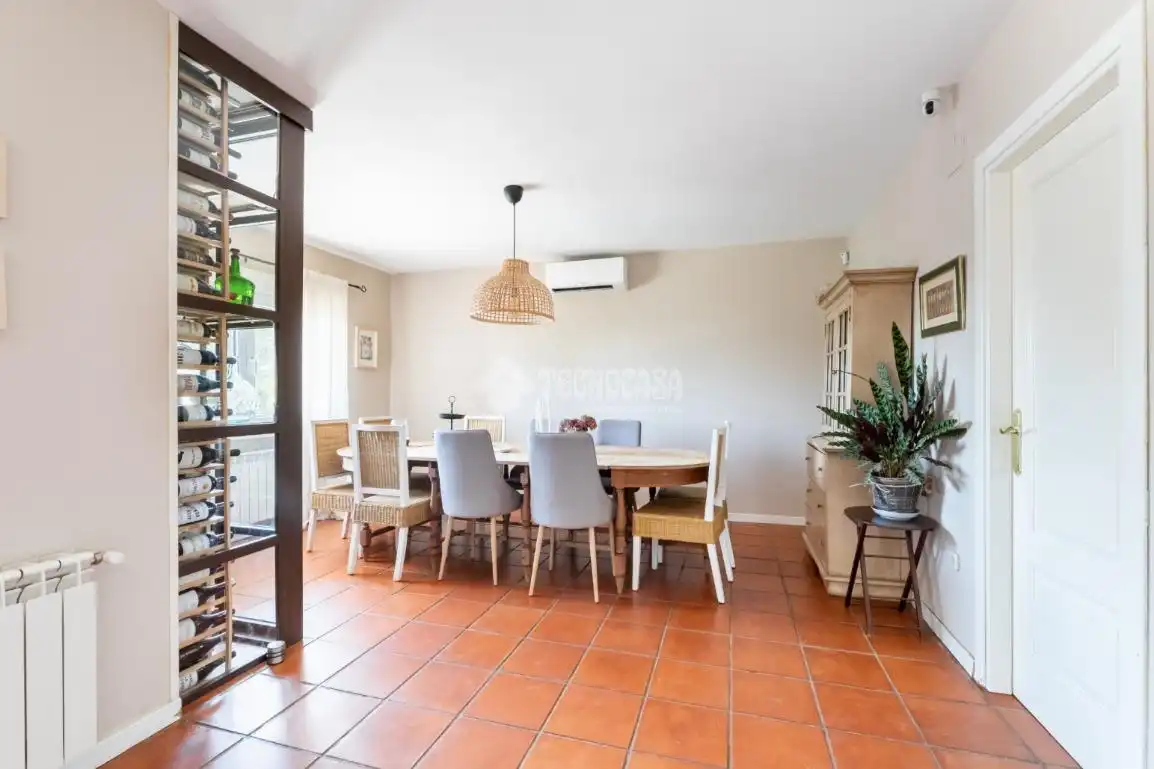 Menjador de Casa o xalet en venda en Torrelodones amb Calefacció, Jardí privat i Terrassa