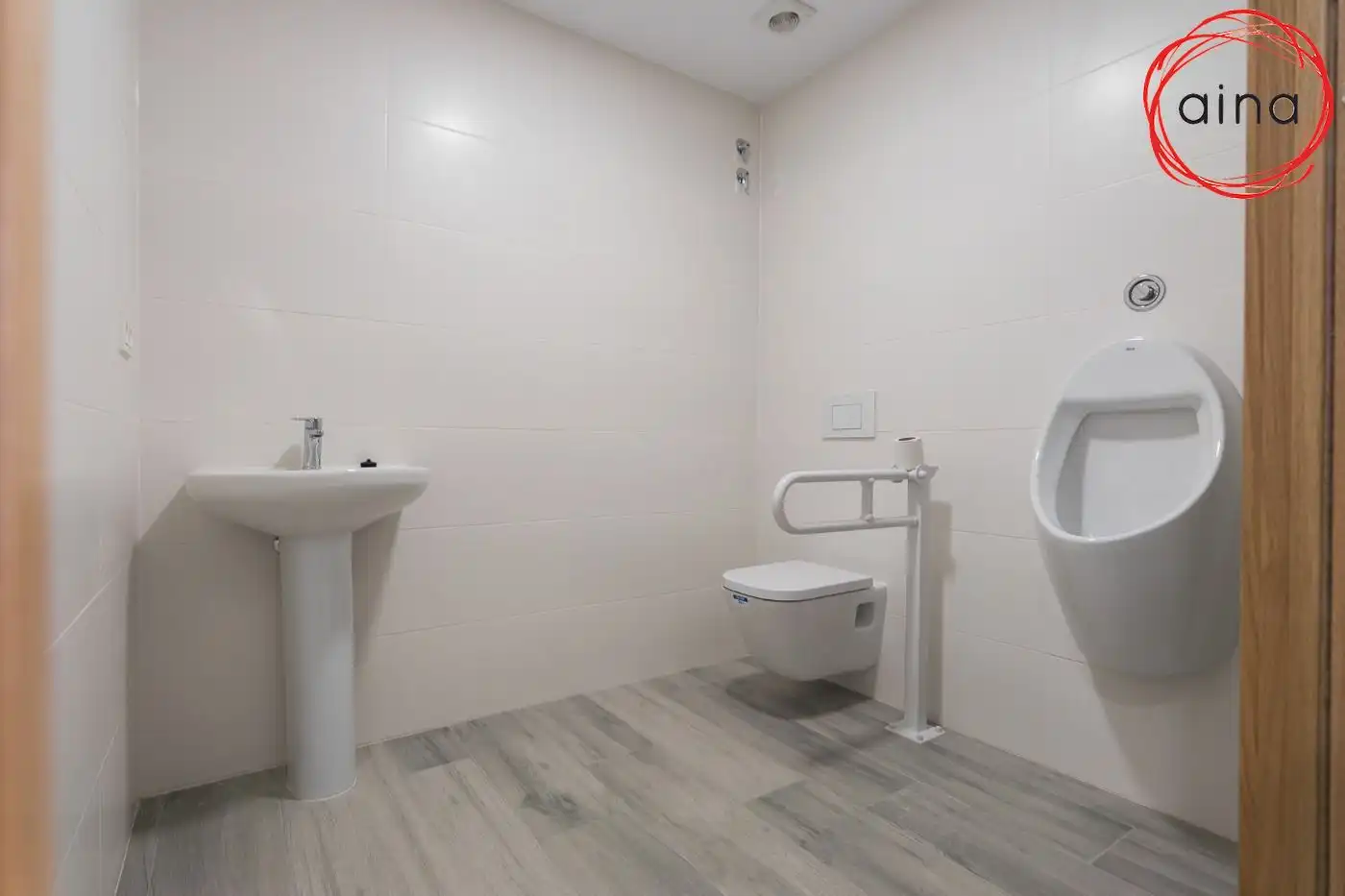Badezimmer von Geschaftsraum zum Verkauf in  Pamplona / Iruña mit Möbliert