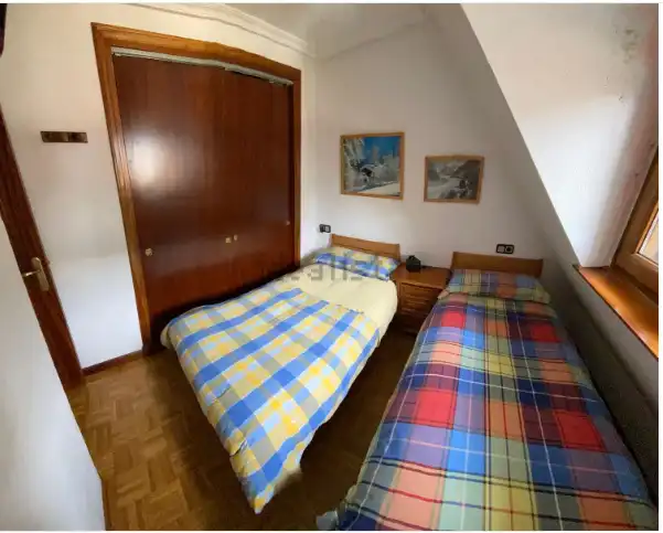 Habitación de Ático en venta en Aisa con Calefacción, Parquet y Trastero