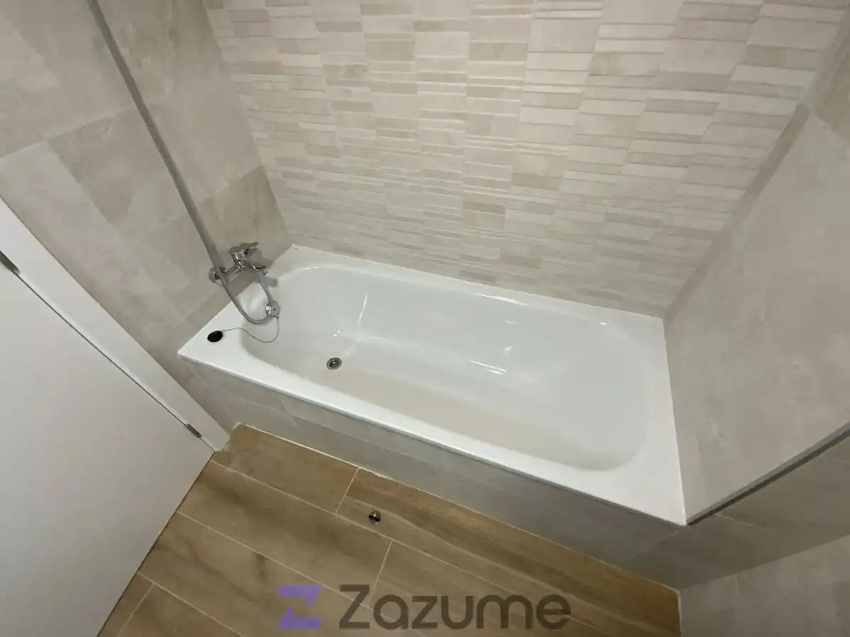 Bathroom of Flat for rent in Valencia  with Air Conditioner, Heating and Private garden