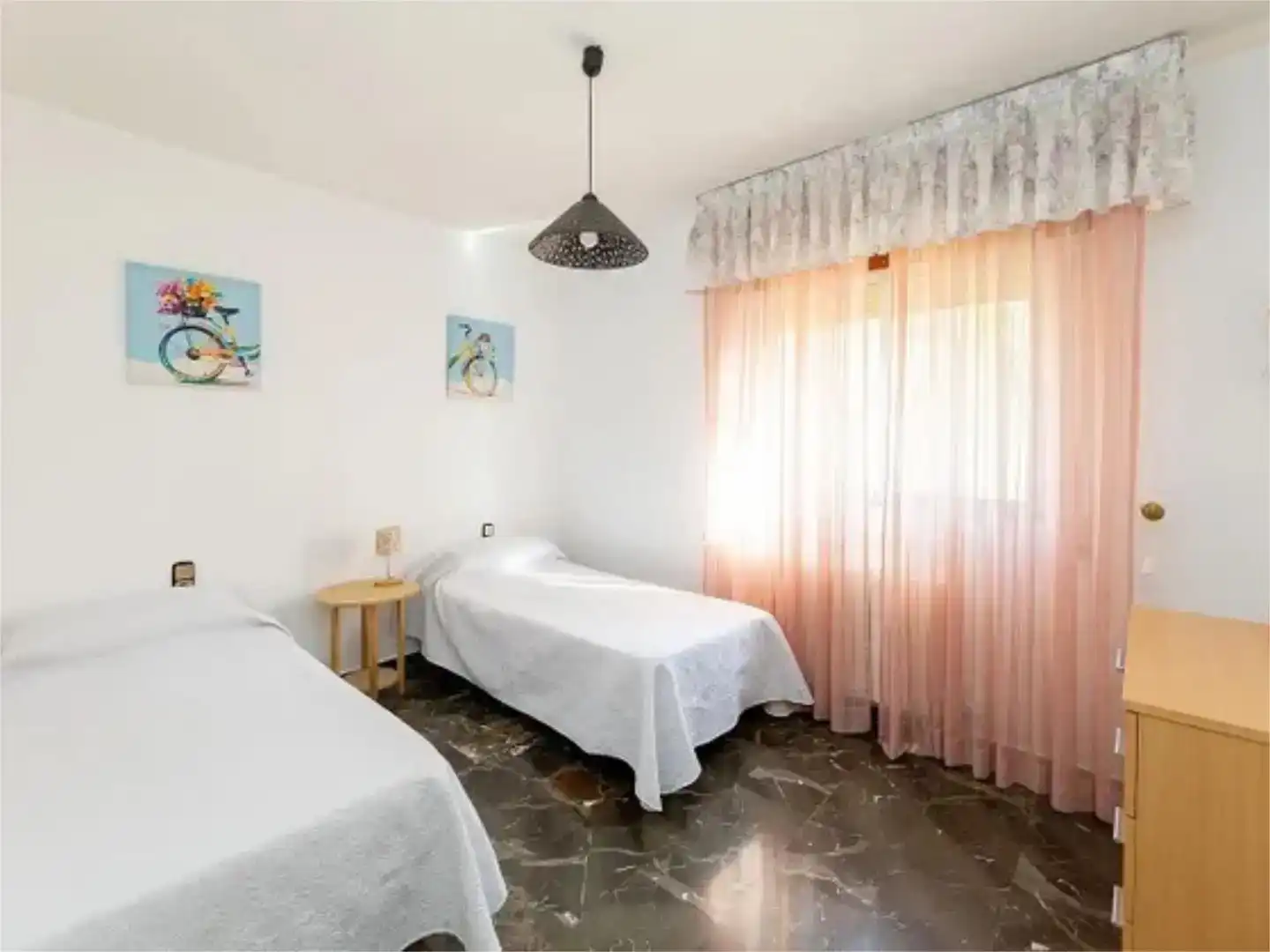 Dormitori de Casa o xalet en venda en Huétor de Santillán amb Aire condicionat, Piscina i Balcó