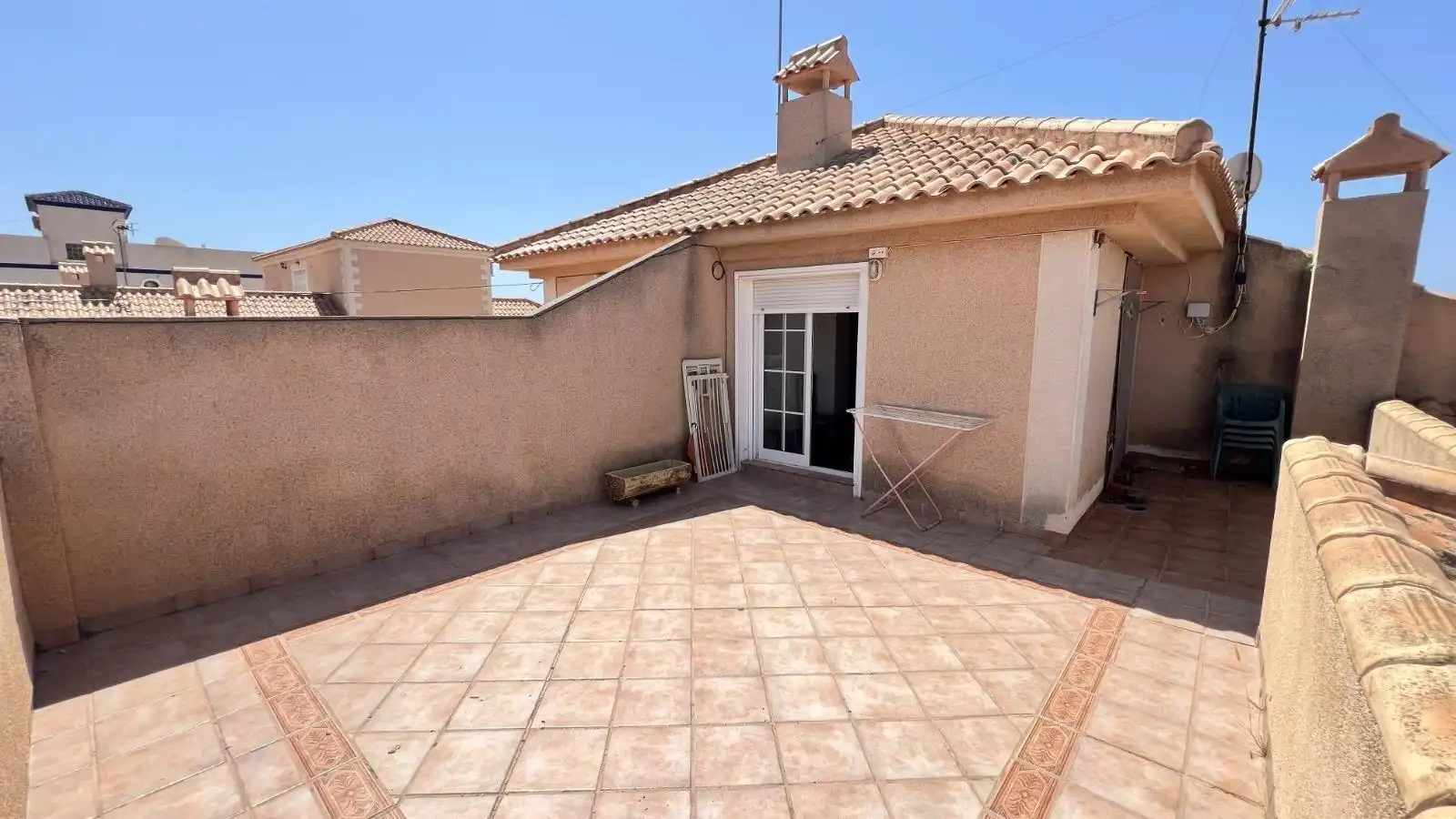 Vista exterior de Casa adosada en venta en Torrevieja con Aire acondicionado, Jardín privado y Terraza