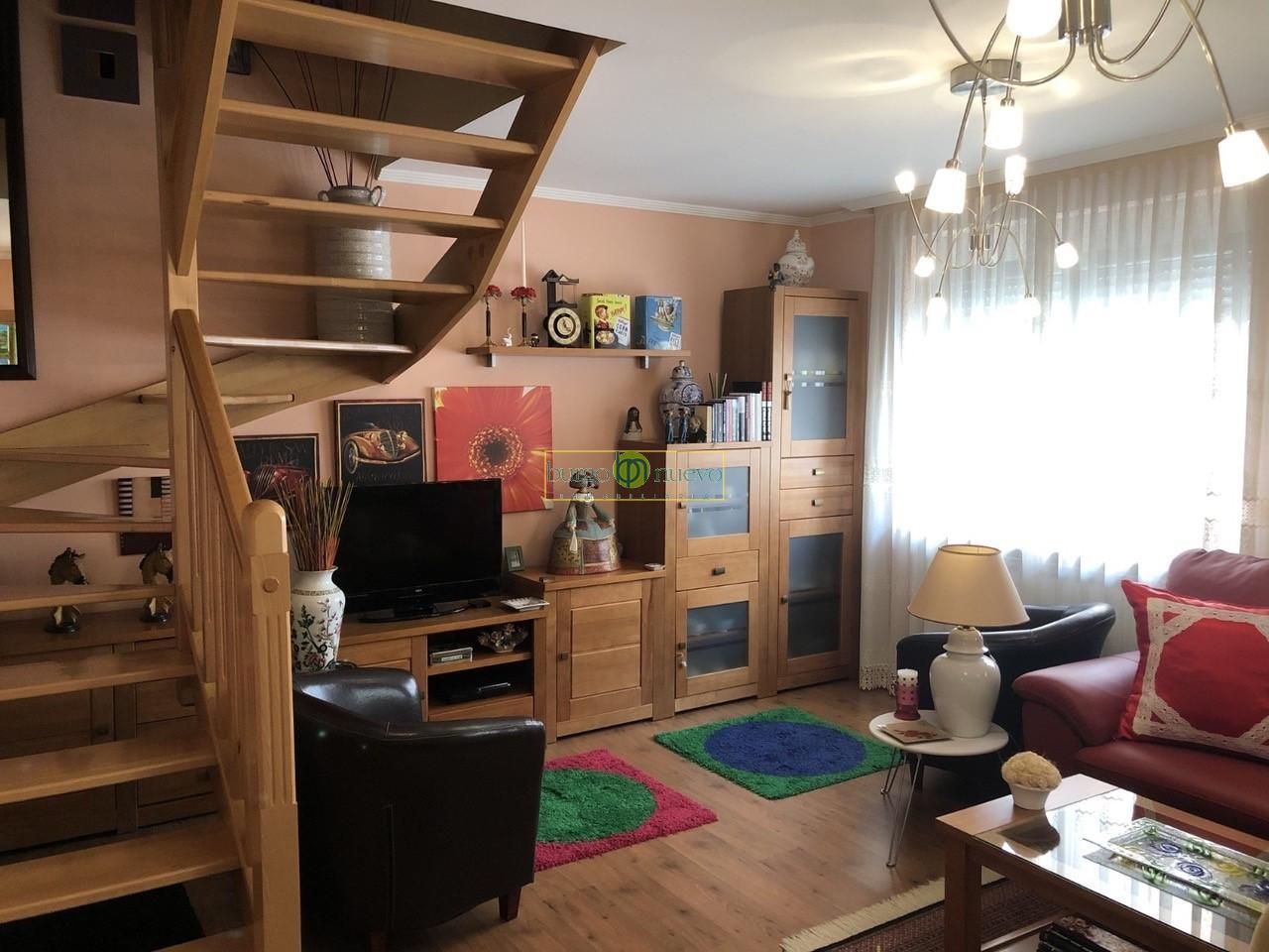 Sala d'estar de Casa o xalet en venda en León Capital  amb Jardí privat