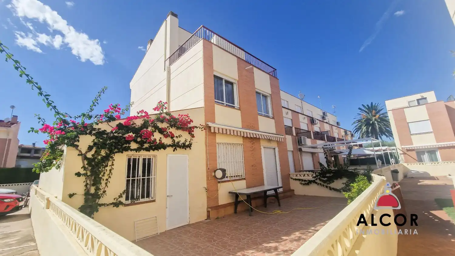 Vista exterior de Casa adosada en venta en Benicarló con Aire acondicionado, Terraza y Trastero