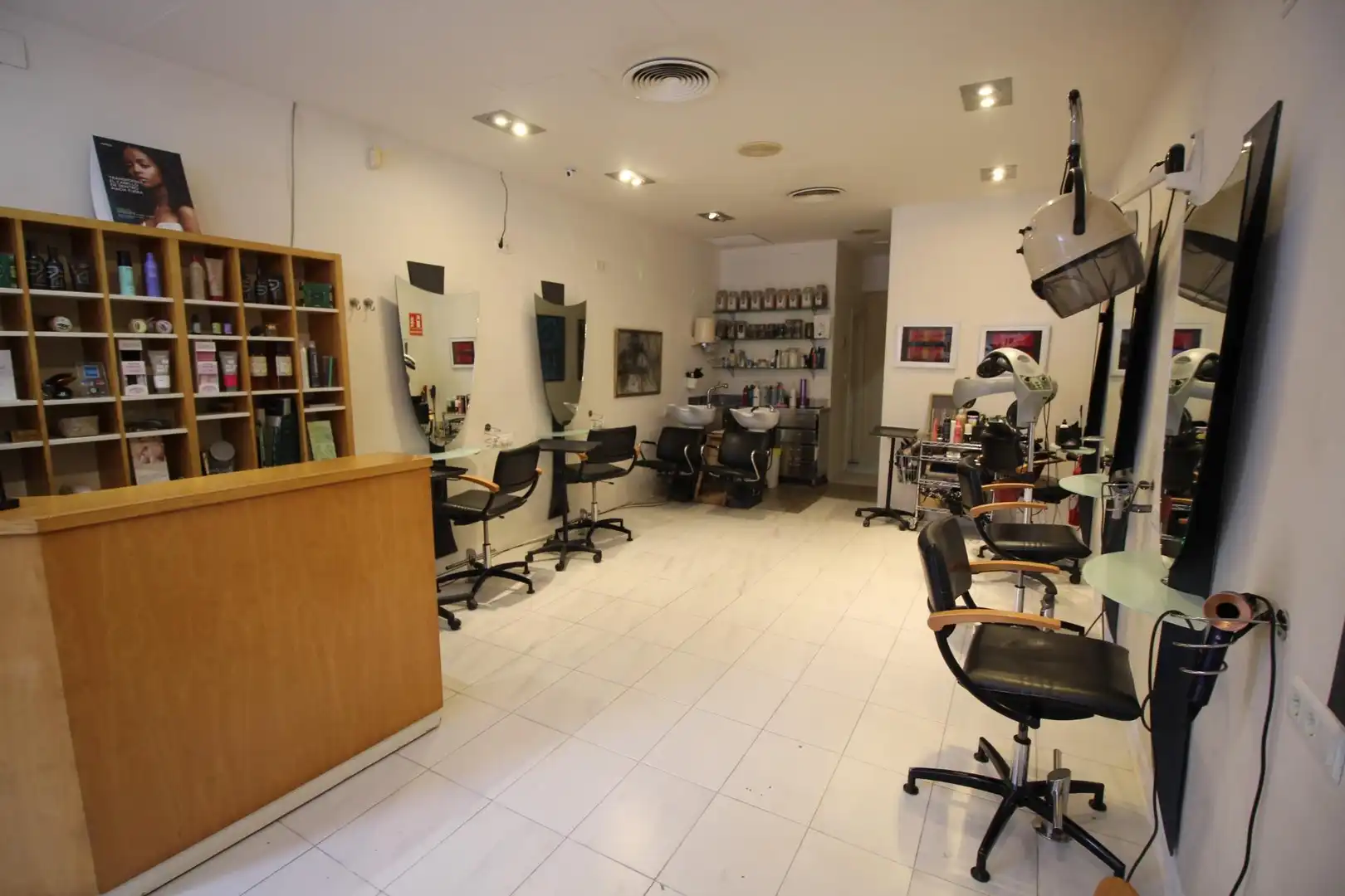 Commercial properties for sale in Alicante / Alacant  with Air Conditioner, Terrace and Furnished