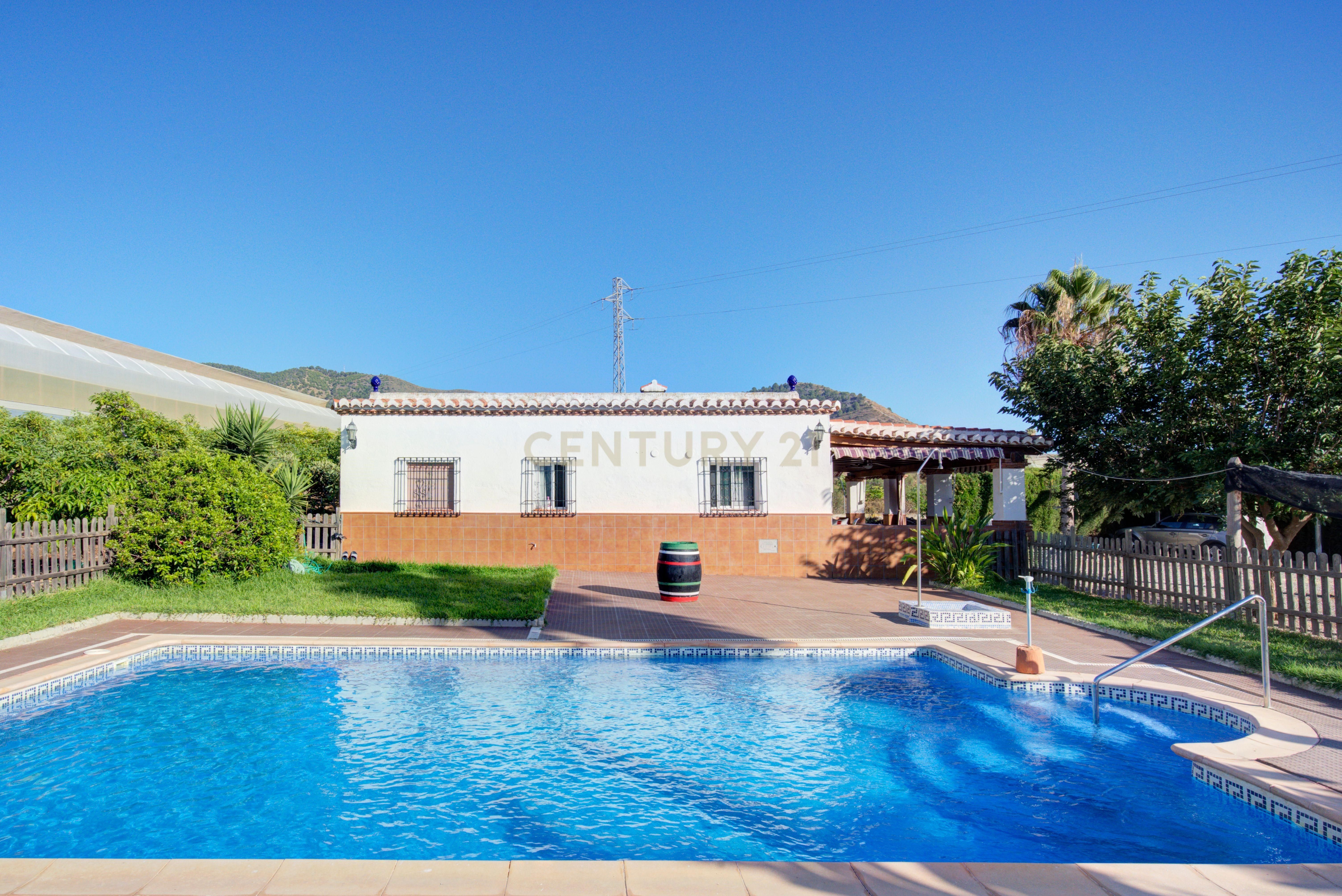 Vista exterior de Casa o xalet en venda en Motril amb Terrassa i Piscina