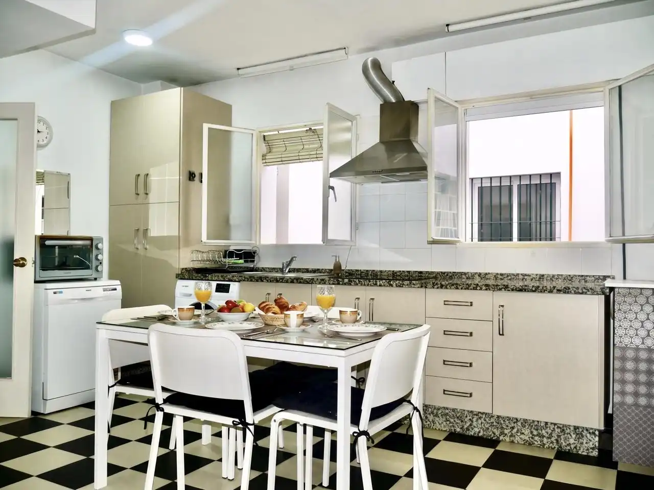Cocina de Piso en venta en Sevilla con Aire acondicionado, Terraza y Balcón