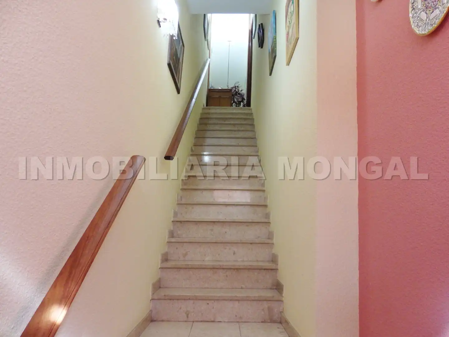 Casa a schiera con terrazza in vendita a Carrer de l'Abat Escarré, imagen 9