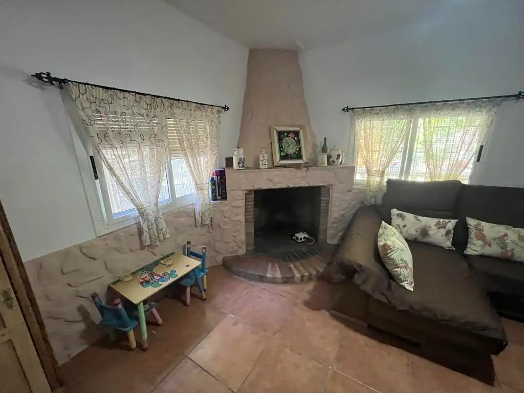 Sala d'estar de Finca rústica en venda en Lezuza amb Traster, Piscina i Moblat