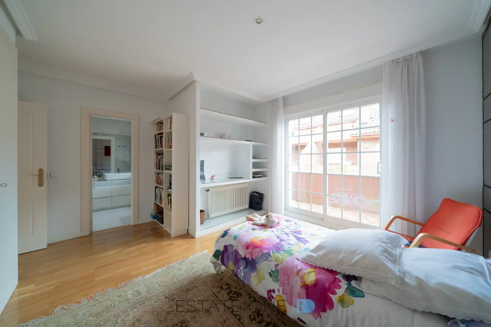 Habitación de Casa adosada en venta en Madrid con Aire acondicionado, Calefacción y Jardín privado