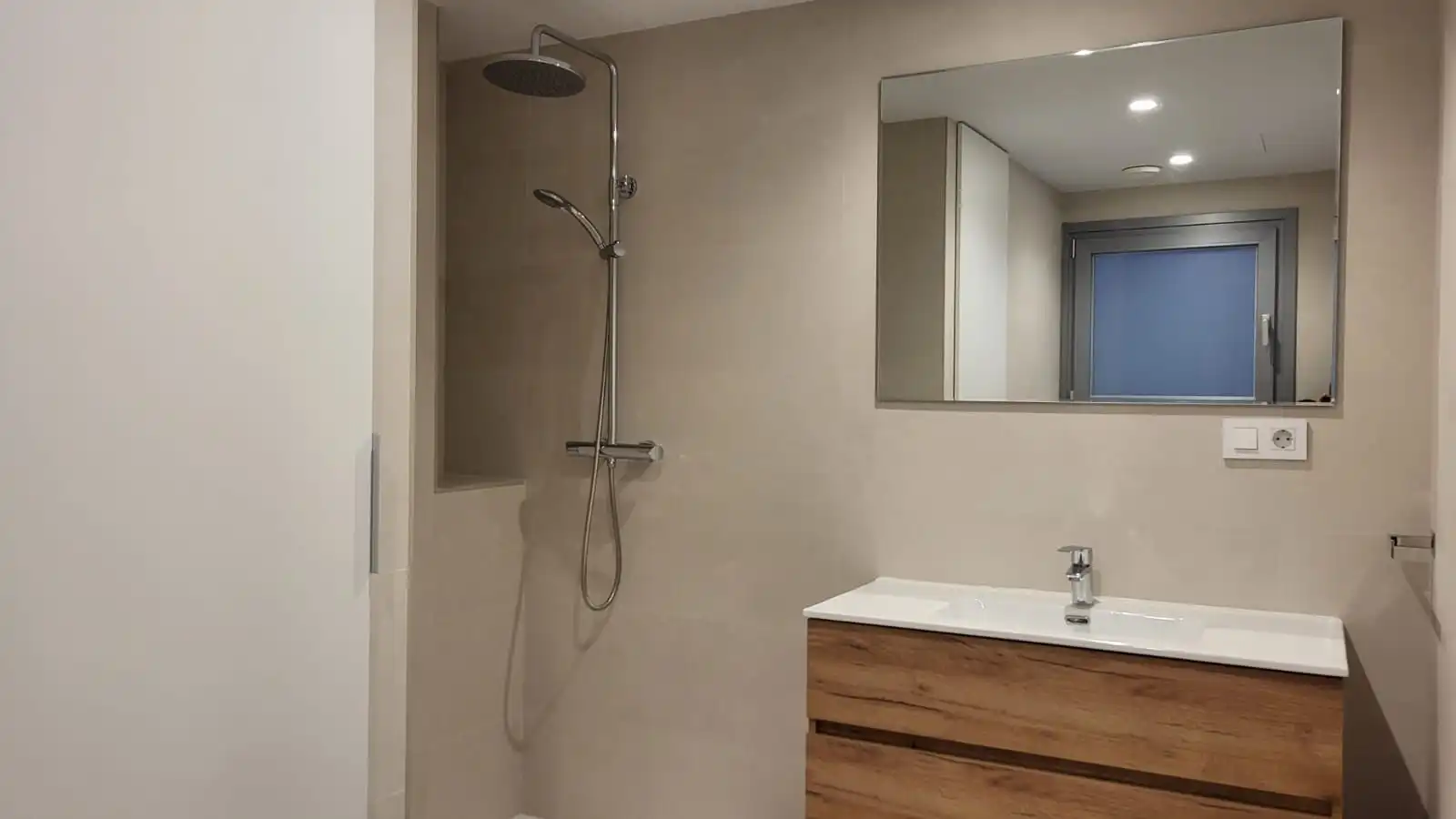 Bathroom of Ground floor for sale in Sabadell  with Air Conditioner and Heating