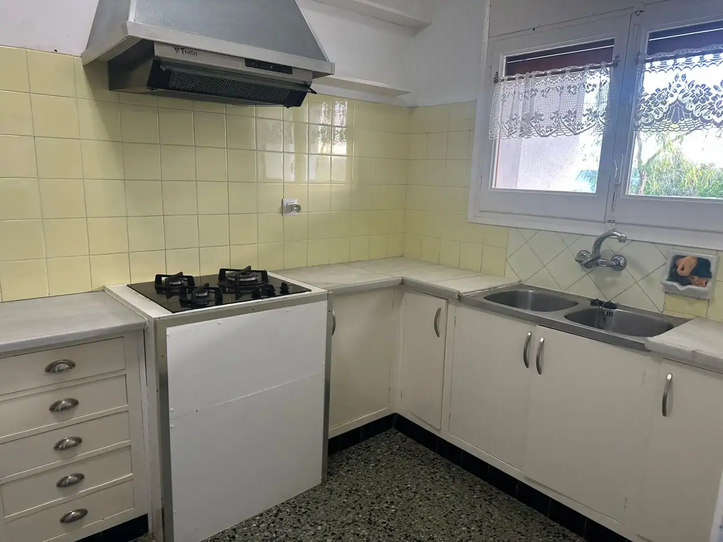 Cuina de Casa o xalet en venda en Llançà amb Calefacció, Jardí privat i Terrassa