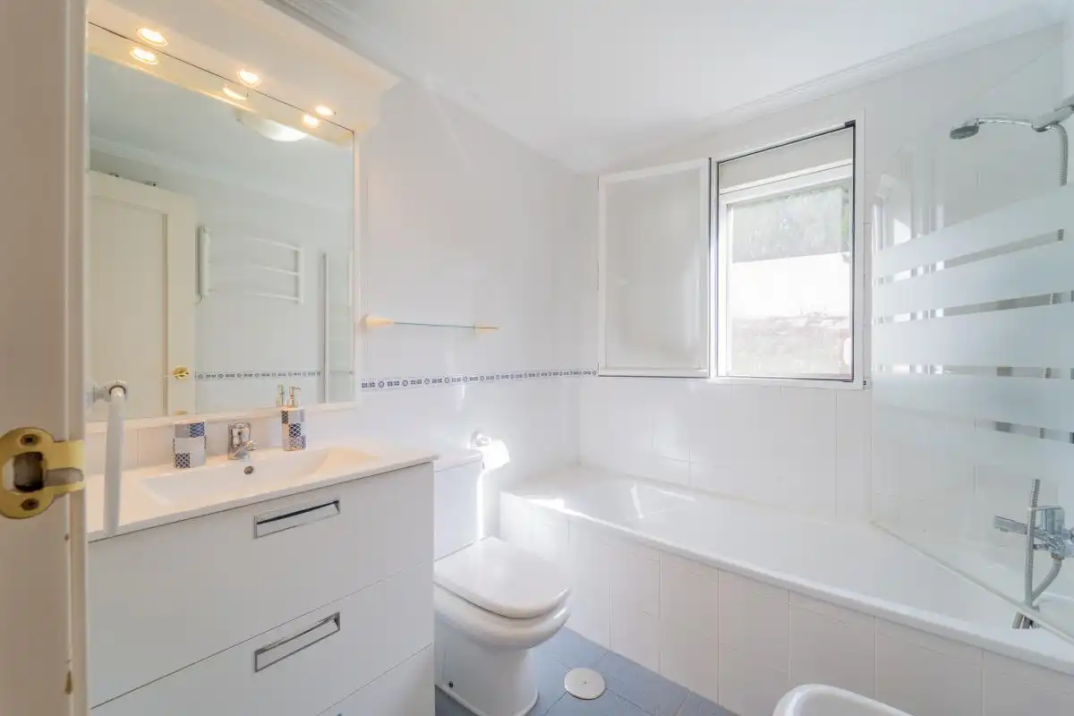 Baño de Dúplex en venta en Rincón de la Victoria con Aire acondicionado, Calefacción y Jardín privado