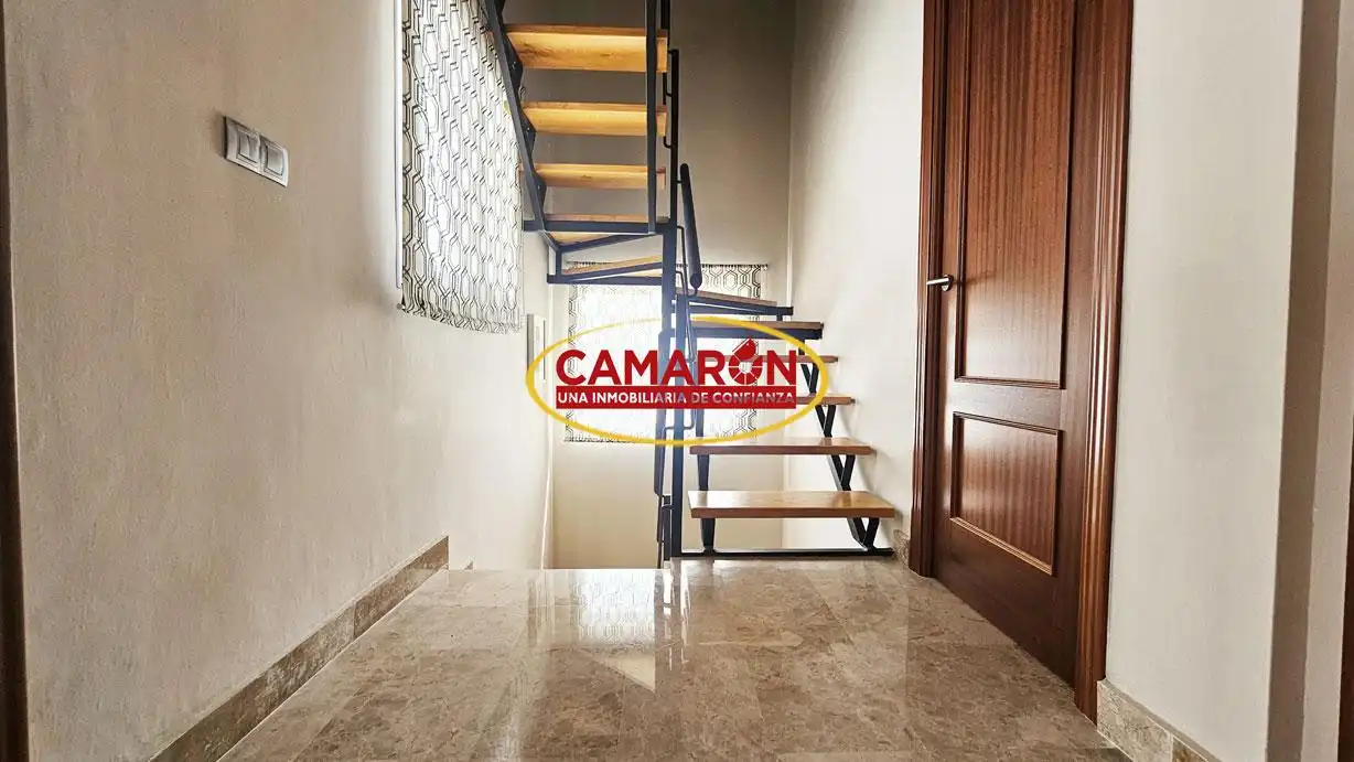 Casa adosada en venta en La Puebla del Río con Trastero y Amueblado