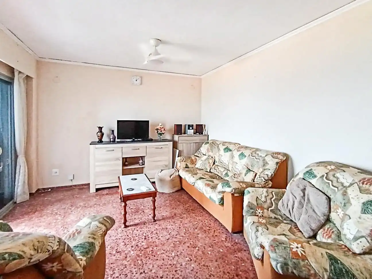 Sala d'estar de Apartament en venda en Miramar amb Terrassa, Moblat i Piscina comunitària