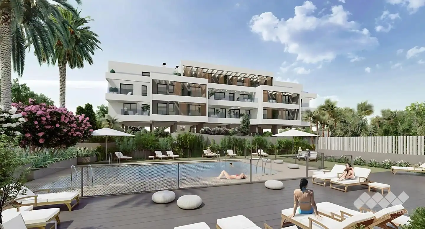 Vista exterior de Piso en venta en Torremolinos con Terraza y Piscina comunitaria
