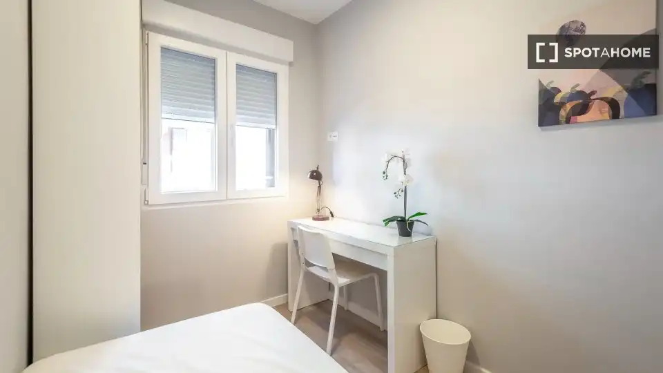 14 hab, 1m² en Numancia, Puente de Vallecas, Madrid
