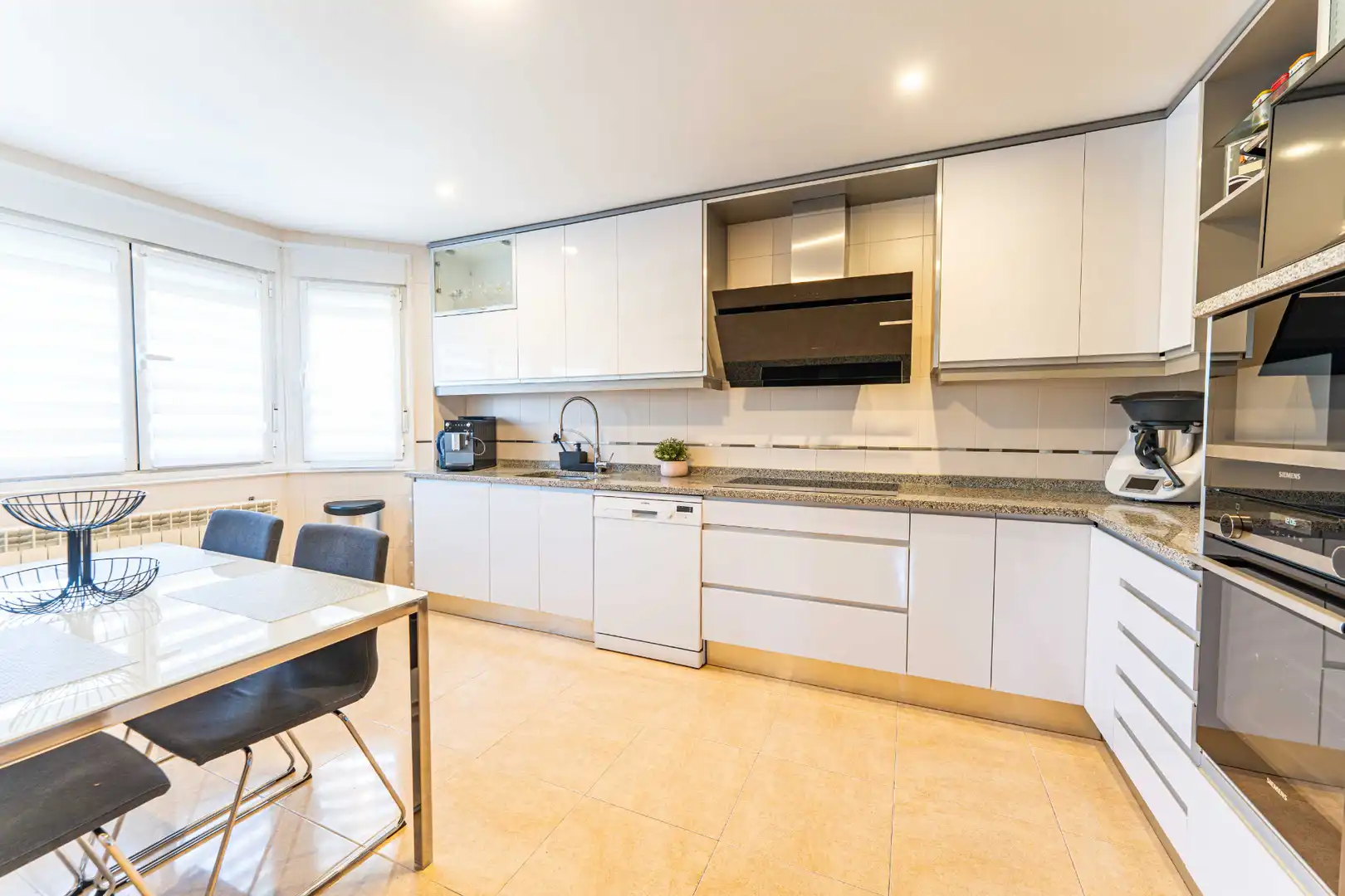 Cocina de Casa o chalet en venta en Serranillos del Valle con Aire acondicionado, Calefacción y Jardín privado