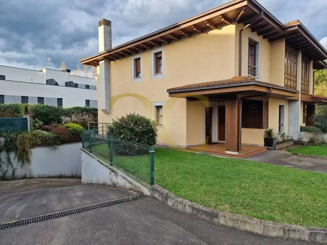 Jardí de Casa o xalet en venda en Llanes amb Calefacció, Jardí privat i Terrassa
