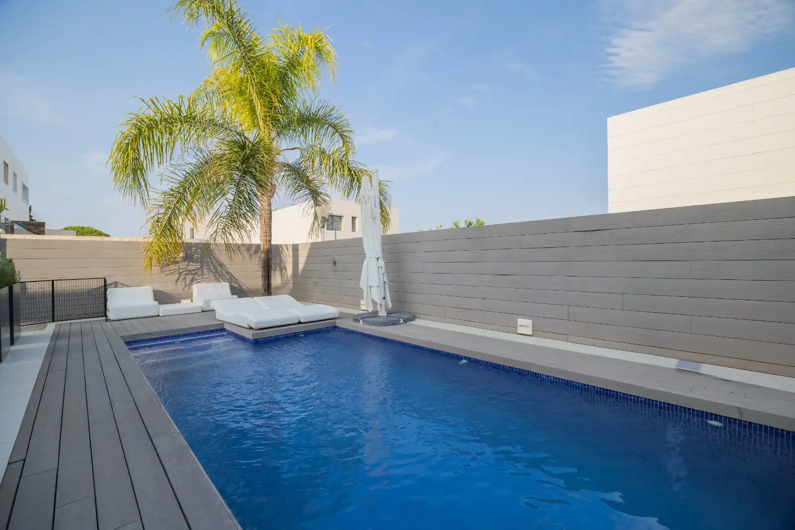 Piscina de Casa adosada en venda en Torrent amb Aire condicionat, Jardí privat i Parquet