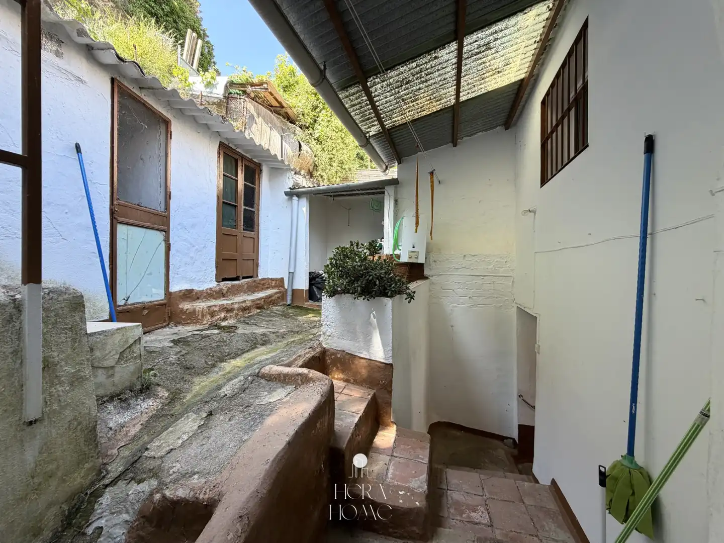 Vista exterior de Casa adosada en venda en Ardales amb Jardí privat i Moblat