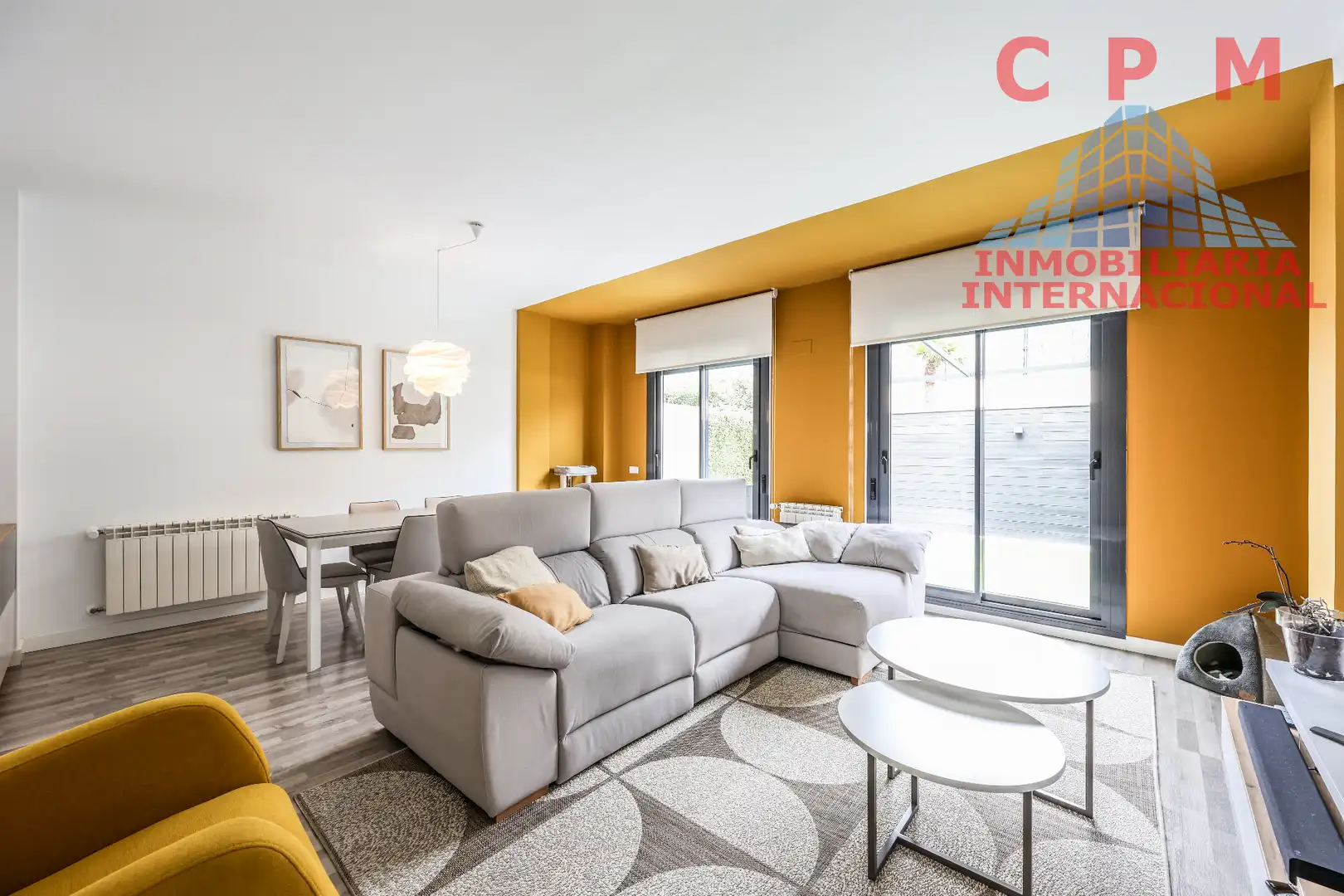 Wohnzimmer von Einfamilien-Reihenhaus zur Miete in Madrid mit Klimaanlage, Heizung und Privatgarten