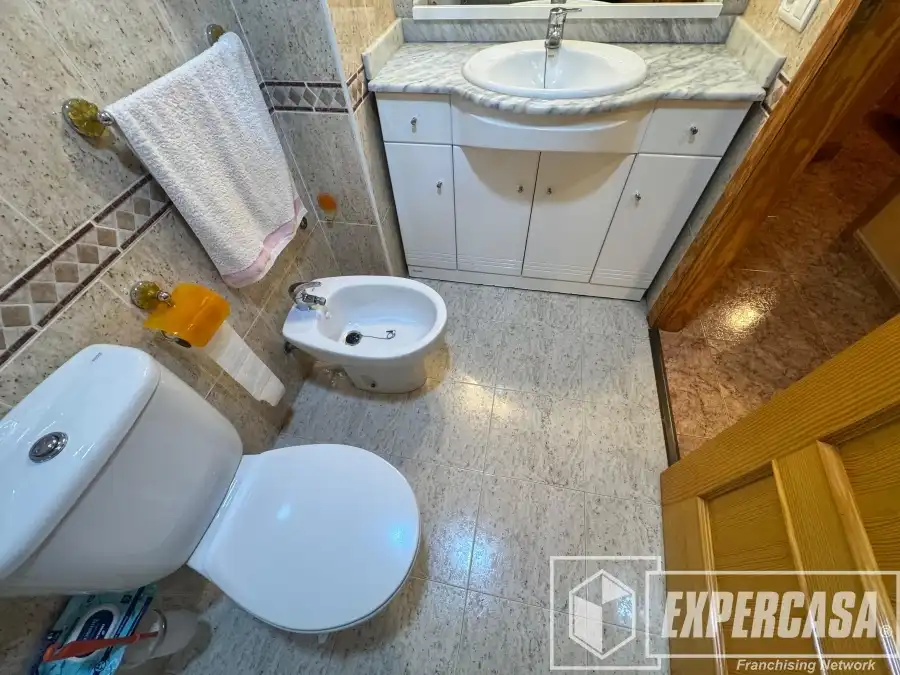 Bathroom of Flat for sale in Albal  with Air Conditioner, Terrace and Storage room