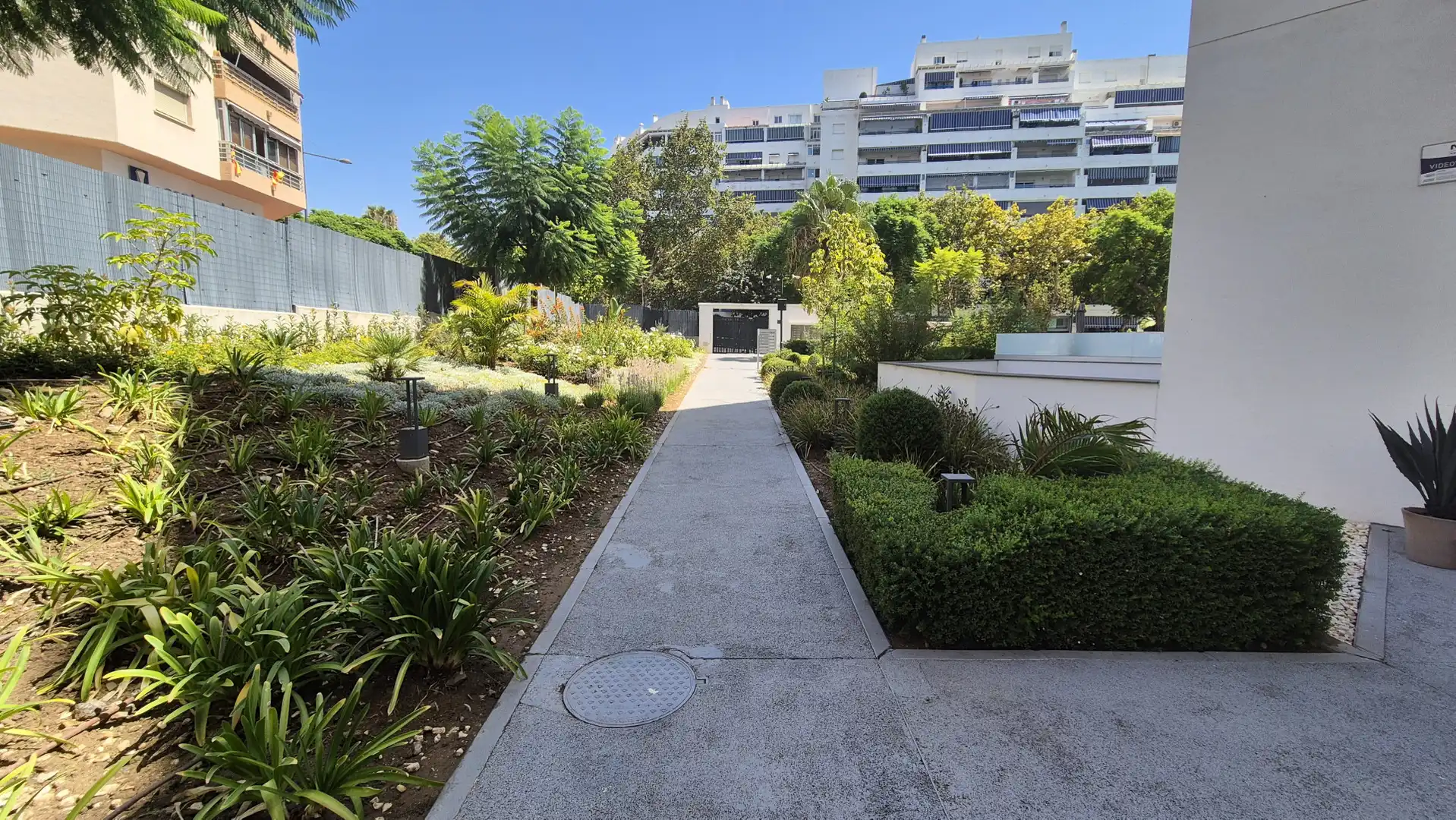 Exterior view of Ground floor for rent in Marbella  with Air Conditioner, Terrace and Storage room