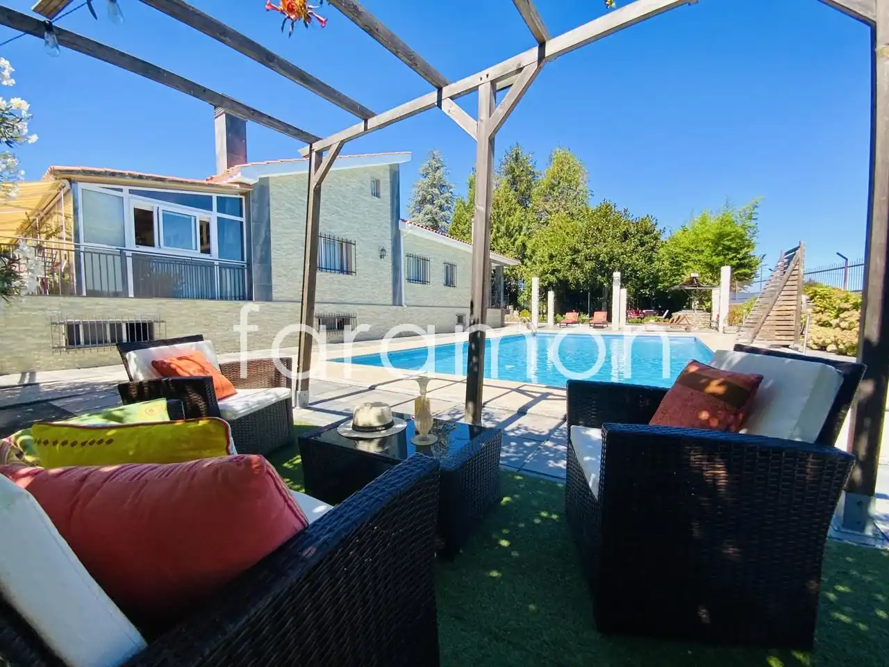 Vista exterior de Casa o chalet en venta en Carracedelo con Calefacción, Jardín privado y Terraza
