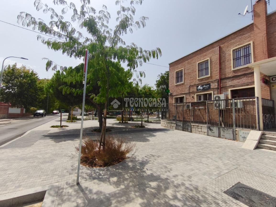 Premises to rent in Rejas