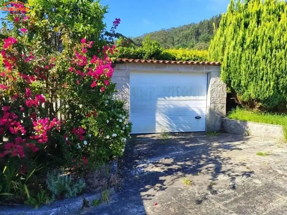 Vista exterior de Casa o xalet en venda en Cangas  amb Piscina