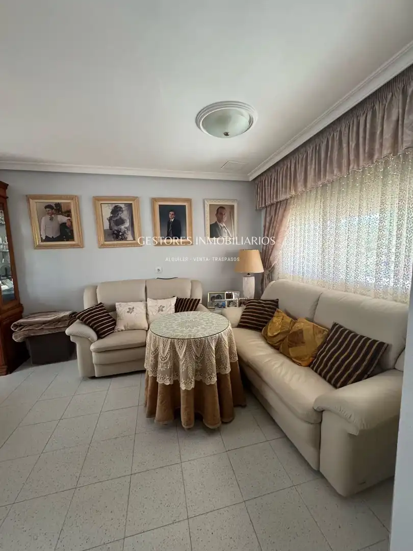 Wohnzimmer von Einfamilien-Reihenhaus zum Verkauf in Cocentaina mit Klimaanlage, Heizung und Terrasse