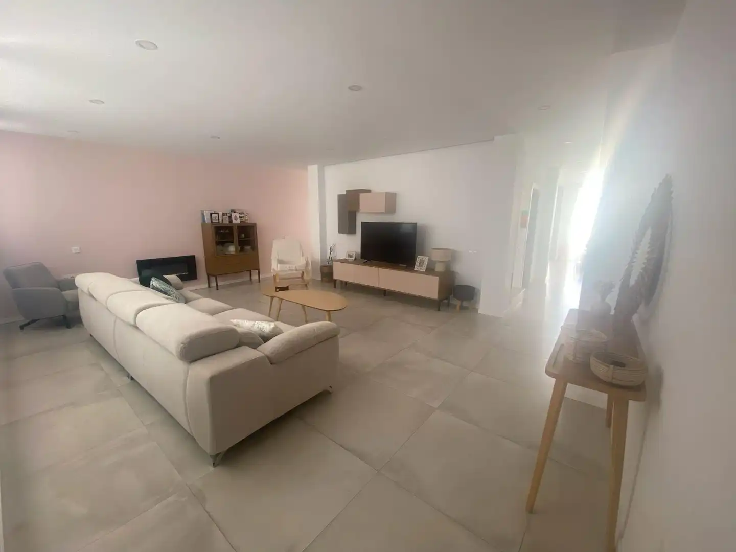 Sala d'estar de Casa o xalet en venda en Cuevas de San Marcos amb Aire condicionat, Calefacció i Jardí privat