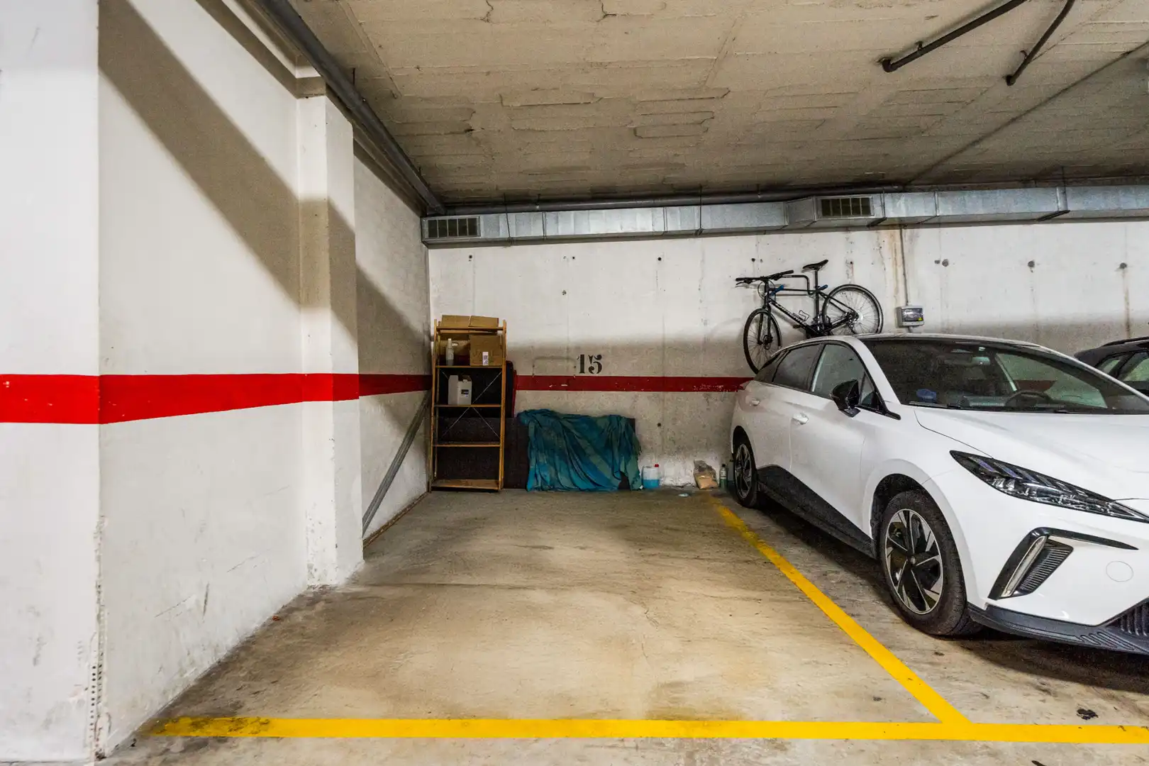 Parkplatz von Wohnung zum Verkauf in Castelldefels mit Klimaanlage, Heizung und Terrasse
