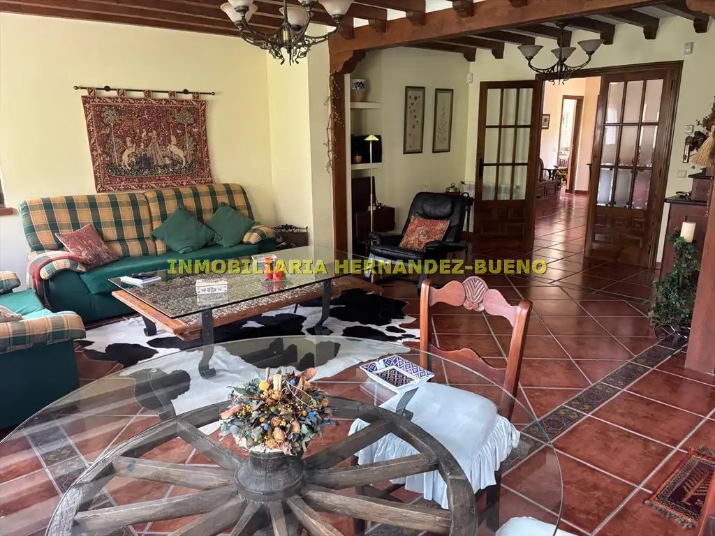 Sala d'estar de Casa o xalet en venda en Sequeros amb Calefacció, Jardí privat i Terrassa
