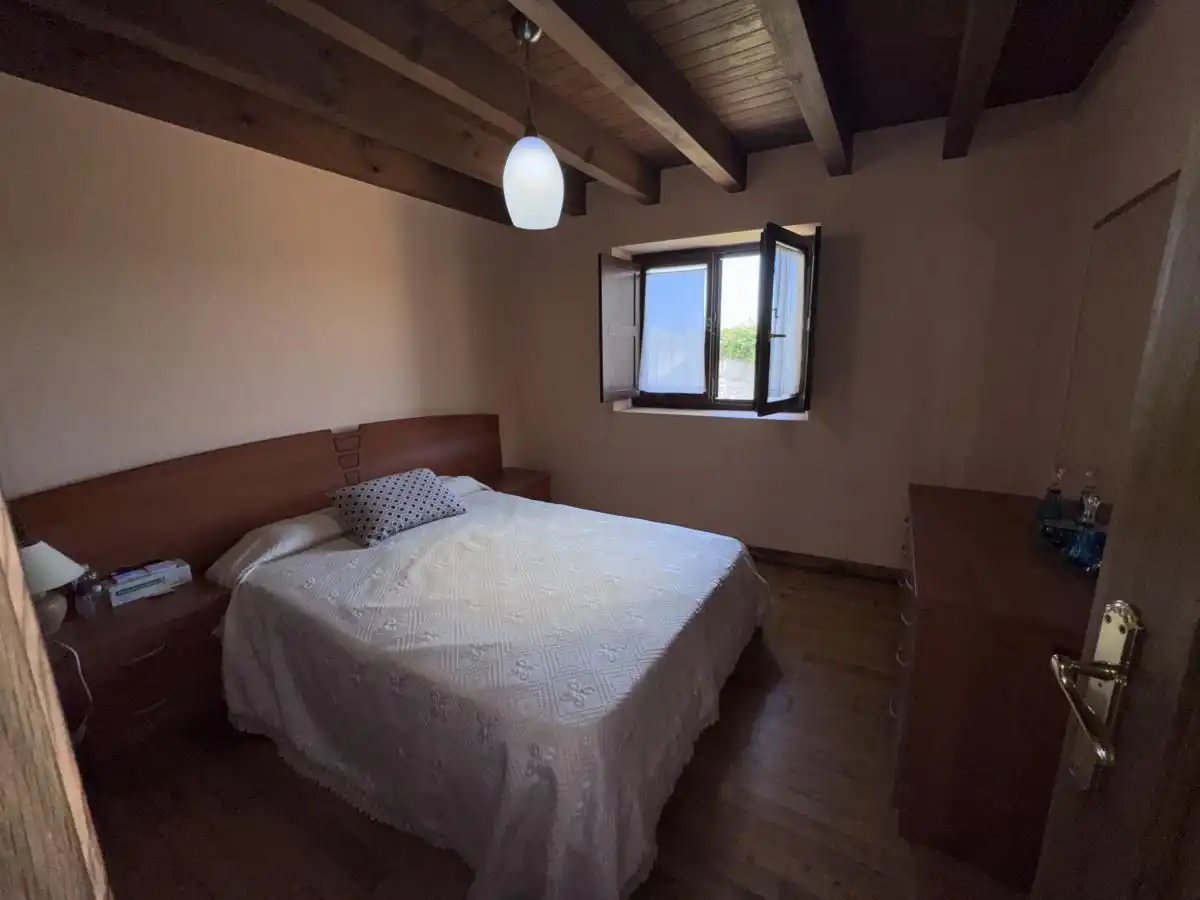 Habitación de Casa adosada en venta en Llanes con Calefacción, Jardín privado y Terraza