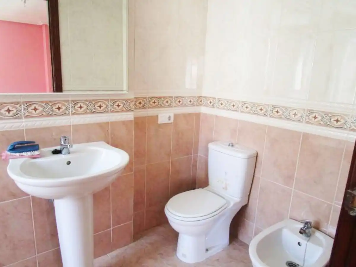 Baño de Casa adosada en venta en Pelabravo con Calefacción, Terraza y Piscina comunitaria