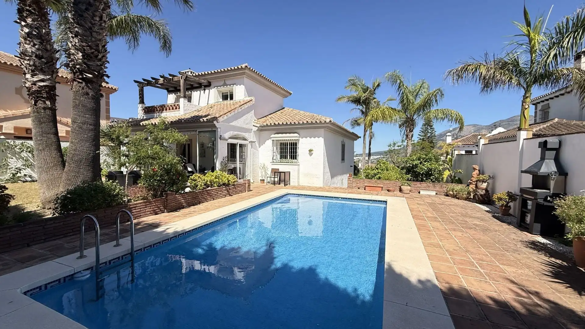 Vista exterior de Casa o chalet en venta en Coín con Aire acondicionado y Piscina
