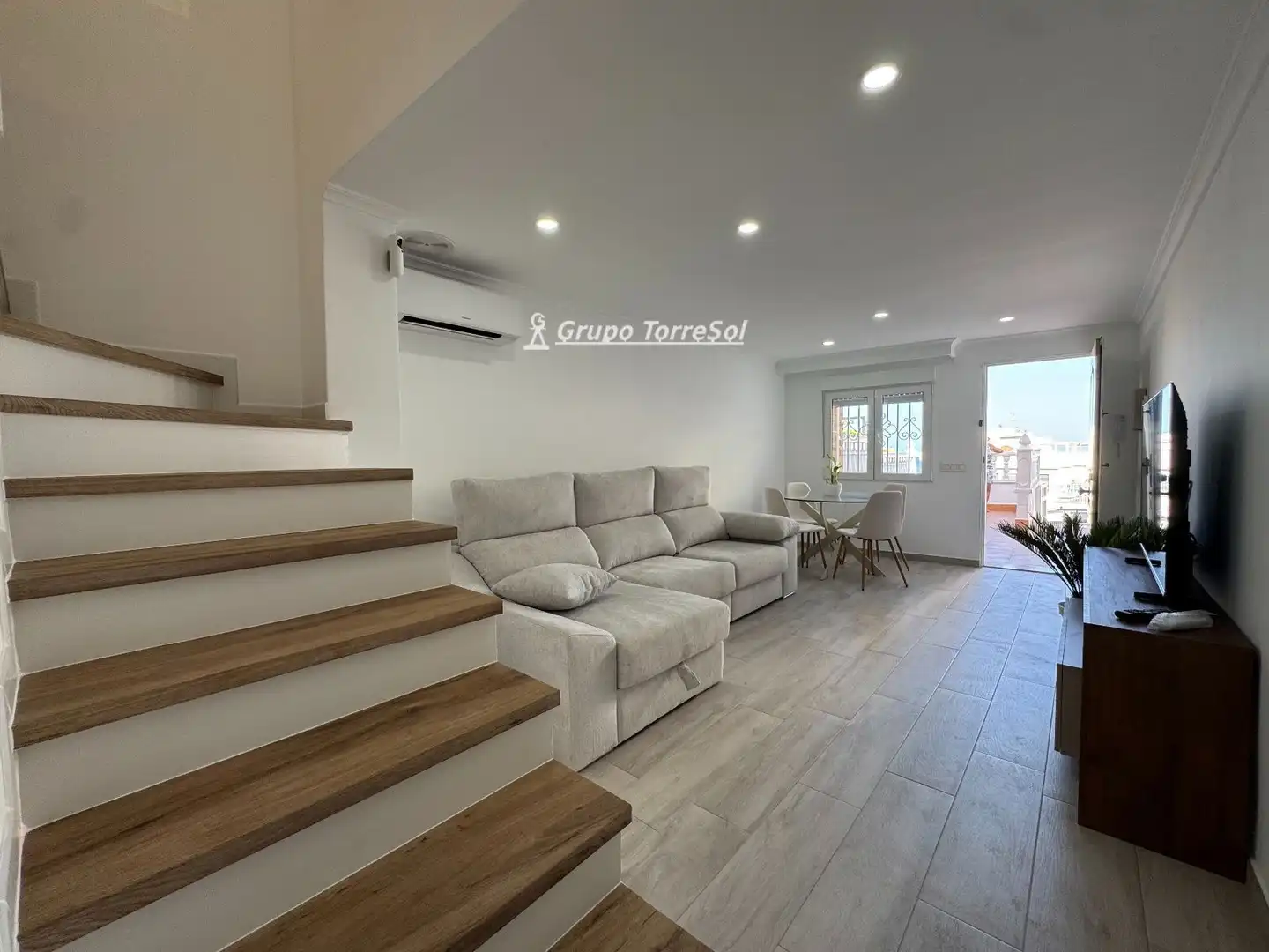 Casa adosada en venta en Elche / Elx con Aire acondicionado, Calefacción y Terraza