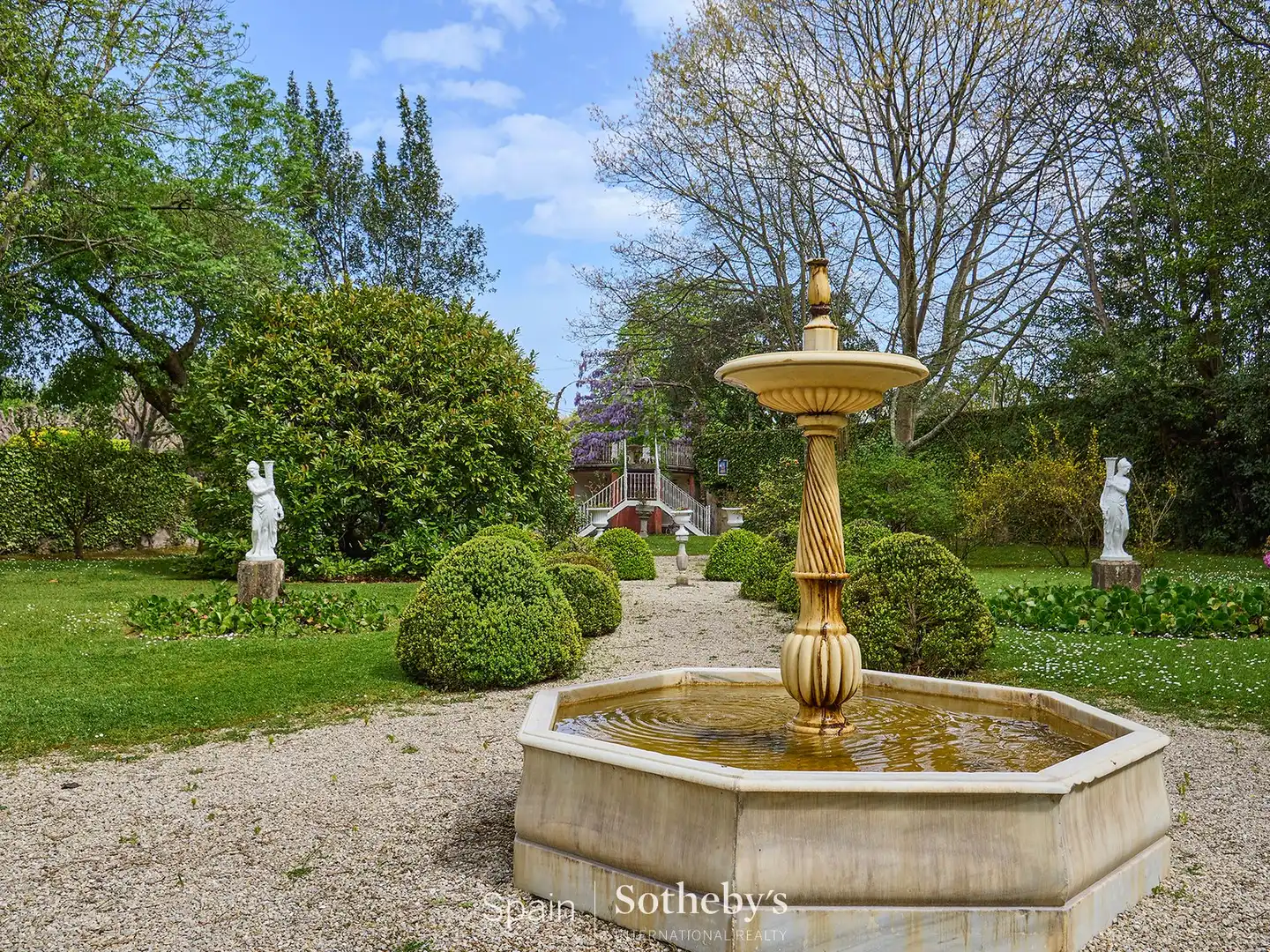 Jardí de Casa o xalet en venda en Gijón  amb Calefacció, Jardí privat i Terrassa